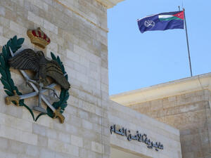 تم اصطحاب الضحية خارج المنزل وإجبارها على تناول كمية كبيرة من الحبوب المخدرة