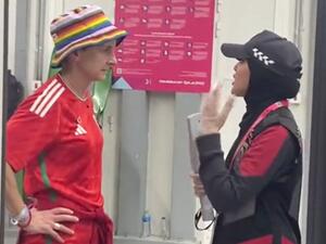 قطر تمنع مشجعة من دخول استاد حمد بسبب قبعة بألوان المثليين