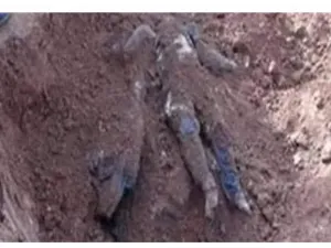 150 جثة في مقبرة جماعية لضحايا مجزرة ارتكبها الاسد بحق اهالي حمص