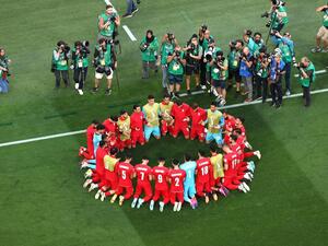 المنتخب الايراني رفض اداء النشيد الوطني تضامنا مع الثورة 