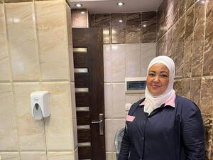 عاملة نظافة مصرية تتصدر السوشال ميديا.. عثرت على شيك بمليون جنيه وهذا ما فعلته