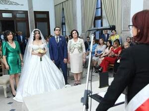 شاهدتان ومأذونة شرعية.. عقد قران يثير انقسامًا في تونس 