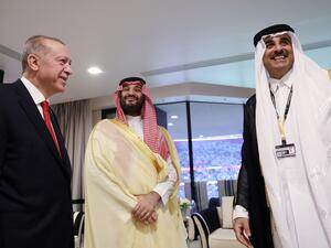 Handout photograph taken and released by The Press Office of the Pres Turkish President Recep Tayyip Erdogan (L) meets with Saudi Arabia's Crown Prince Mohammed bin Salman al-Saud (C) as they are welcomed by Qatari Emir Sheikh Tamim bin Hamad al-Thani (R)