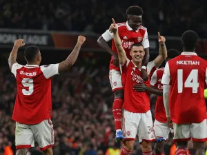 Arsenal's Swiss midfielder Granit Xhaka (C) celebrates with teammates after scoring the opening goal of the UEFA Europa League Group A football match between Arsenal and PSV Eindhoven at The Arsenal Stadium in London, on October 20, 2022. (Photo by ADRIAN DENNIS / AFP)