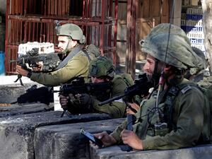 عناصر من قوات الاحتلال الاسرائيلي جنوب الضفة الغربية (أ ف ب)