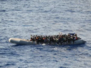 عمليات بحث عن ناجين قباله السواحل اليونانية