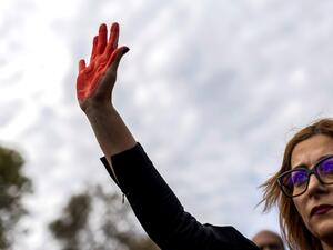 توقيع 227 عضوًا في الجلسة العامة للبرلمان الايراني قد دعو الى احتواء الانتفاضة، من خلال التهديد بالانتقام والإعدام،