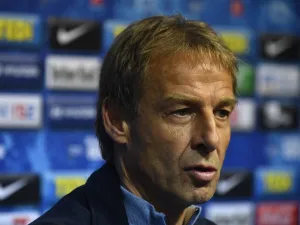 Juergen Klinsmann, former Germany and United States head coach, gives a press conference, on November 27, 2019 in Berlin, after German Bundesliga club Hertha Berlin announced he would take over as head coach until the end of the season. Former Hertha boss Ante Covic, who only took charge in July after six years coaching the reserves, has been dismissed after the November 24, 2019 4-0 thrashing at mid-table Augsburg, the club's fourth straight league defeat. / AFP / John MACDOUGALL
