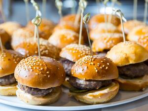 مقبلات كأس العالم ميني برغر حار