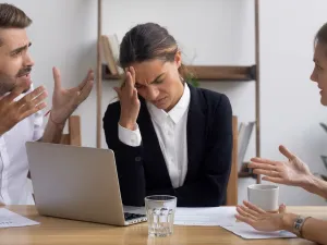 6 شخصيات سلبية يجب أن تحذر منهم في مكان العمل