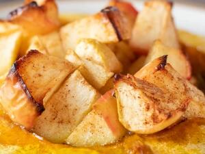 أكواب القرع والتفاح بالتوابل الدافئة