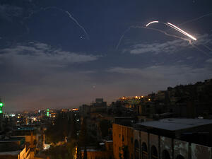 Syrian batteries respond to Israeli strikes 