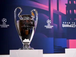 The UEFA Champions League trophy is pictured before the draw for the round of 16 of the 2022-2023 UEFA Champions League football tournament in Nyon on October 7, 2022. (Photo by Fabrice COFFRINI / AFP)
