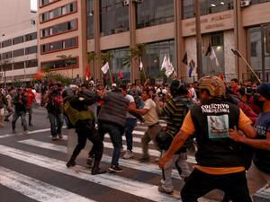 البيرو.. قتيلان احتجاجات ضد الرئيسة الجديدة