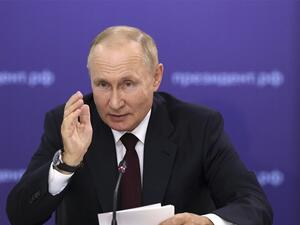 كشف الرئيس الروسي ان فائض الميزانية الفدرالية 560 مليار روبل (8.6 مليار دولار)