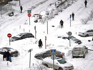 موسكو.. تأجيل 50 رحلة بسبب عاصفة ثلجية