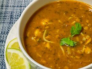 طريقة عمل شوربة الحريرة المغربية الأصلية طريقة عمل شوربة الحريرة المغربية الأصلية