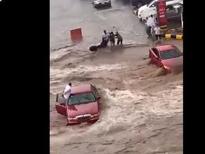 مكة تغرق بالسيول