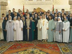 الملك محمد السادس يكرم المنتخب المغربي مع أمهاتهم