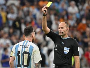 تصريحات ميسي تدفع الفيفا لاتخاذ قرار نهائي بشأن الحكم لاهوز