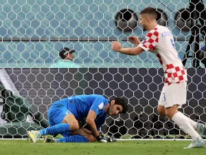 Croatia's forward #09 Andrej Kramaric (R) celebrates as Morocco's goalkeeper #01 Yassine Bounou fails to save their second goal during the Qatar 2022 World Cup third place play-off football match between Croatia and Morocco at Khalifa International Stadium in Doha on December 17, 2022. (Photo by JACK GUEZ / AFP)