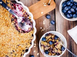 دقيق الشوفان المخبوز بالتوت الأزرق