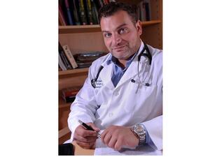 WCM-q and HMC Predict Survival of Critically Ill COVID-19 Patients in ICU
