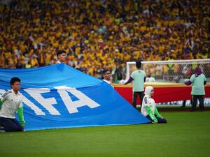 Students From Qatar Welcome Football Fans With Arabic Poetry