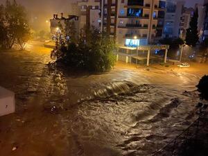 الفيضانات تجتاح مدينة أنطاليا التركية