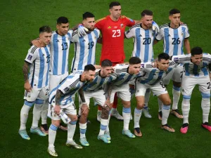 Argentina team players pose for pictures before the Qatar 2022 World Cup quarter-final football match between The Netherlands and Argentina at Lusail Stadium, north of Doha on December 9, 2022. (Photo by FRANCK FIFE / AFP)