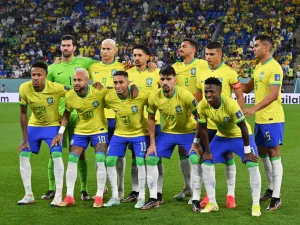 Players of Brazil pose for the team picture ahead of the Qatar 2022 World Cup round of 16 football match between Brazil and South Korea at Stadium 974 in Doha on December 5, 2022. (Photo by NELSON ALMEIDA / AFP)