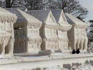 كندا تعرضت لأقوى عاصفة ثلجية منذ عقود (أ ف ب)