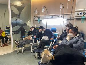 ارتفاع نسب الإصابات بكورونا في الصين (أ ف ب)