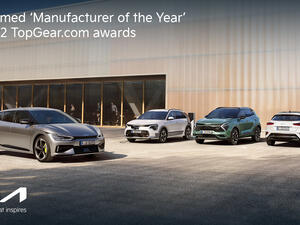 كيا تحصد لقب "الشركة المصنعة لهذا العام" خلال جوائز "توب غير 2022" TopGear.com