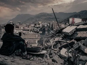 قائد حوثي يشنق زوجته