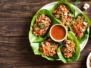 مقبلات كأس العالم دجاج تايلندي بالخس والكزبرة