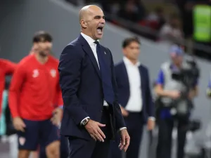 Belgium's Spanish coach #00 Roberto Martinez reacts during the Qatar 2022 World Cup Group F football match between Croatia and Belgium at the Ahmad Bin Ali Stadium in Al-Rayyan, west of Doha on December 1, 2022. (Photo by JACK GUEZ / AFP)