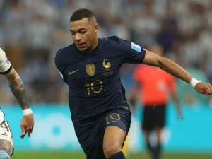 France's forward #10 Kylian Mbappe during the Qatar 2022 World Cup final football match between Argentina and France at Lusail Stadium in Lusail, north of Doha on December 18, 2022. (Photo by Adrian DENNIS / AFP)