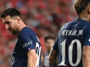 Paris Saint-Germain's Argentine forward Lionel Messi reacts next to Paris Saint-Germain's Brazilian forward Neymar during the UEFA Champions League 1st round day 3 group H football match between SL Benfica and Paris Saint-Germain, at the Luz stadium in Lisbon on October 5, 2022. (Photo by FRANCK FIFE / AFP)