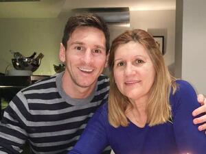 ميسي ووالدته سيليا ماريا كوتشيتيني