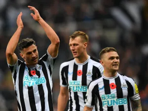 Newcastle United's Swiss defender Fabian Schar (L) celebrates after the final whistle of the English Premier League football match between Newcastle United and Chelsea at St James' Park in Newcastle-upon-Tyne, north east England on November 12, 2022. (Photo by ANDY BUCHANAN / AFP)
