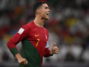 Portugal's forward #07 Cristiano Ronaldo speaks to teammates during the Qatar 2022 World Cup round of 16 football match between Portugal and Switzerland at Lusail Stadium in Lusail, north of Doha on December 6, 2022. (Photo by Paul ELLIS / AFP)