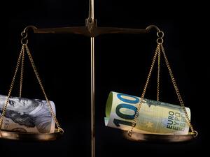 US dollar holds against euro