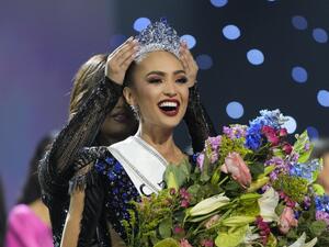 الأمريكية - الفلبينية "ار 'بوني غابرييل" 