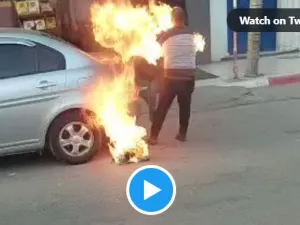 فلسطيني يحرق نفسه في غزة