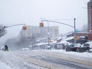 عاصفة وحشية مميتة على الساحل الغربي الاميركي بعد جفاف لعقدين