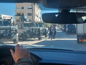 قوات امنية تغلق مقر حزب البعث في الكرك- الصورة عن موقع جو 24