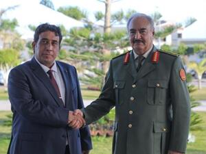 حفتر والمنفي- صورة ارشيفية عن موقع التواصل تويتر