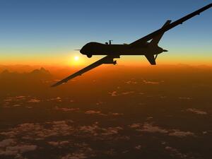 تنفذ اسرائيل غارات بشكل دوري على شحنات الاسلحة الايرانية القادمة الى المطارات السورية