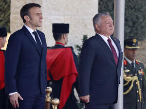 King Abdullah (L), Macron (R)